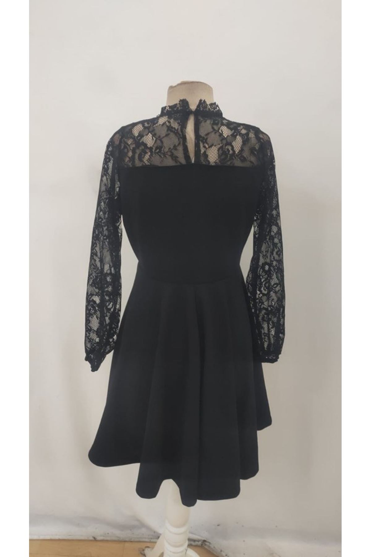 Kadın Uzun Kollu Dantelli Kloş Mini Ithal Krep Elbise