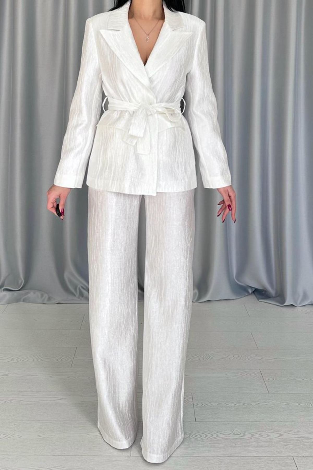 Ekru Beli Kuşaklı Ceket Ve Pantolon Parlak Takım