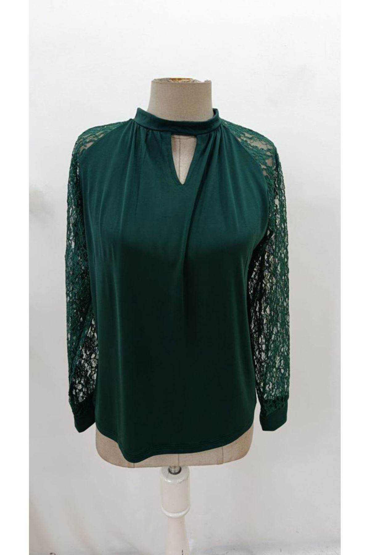 Kadın Uzun Dantel Kollu Yuvarlak Yakalı Sandy Bluz