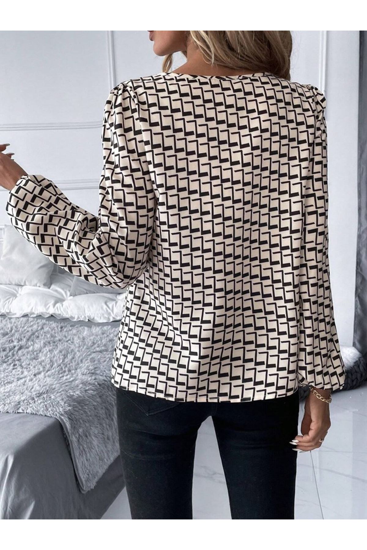 Kadın Uzun Kollu Damla Detaylı Yaka Desenli Süprem Bluz