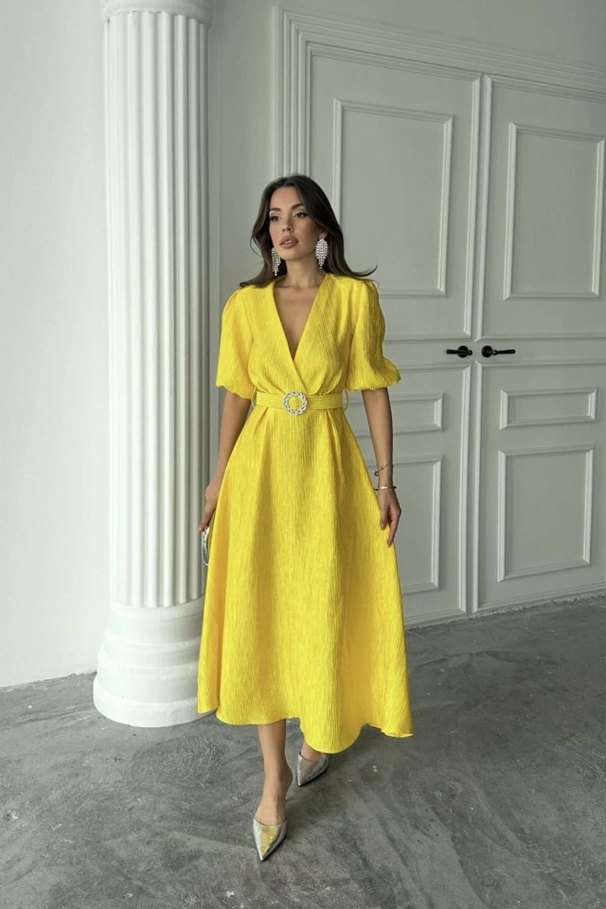 Sarı Işıltılı Kemerli Kruvaze Elbise