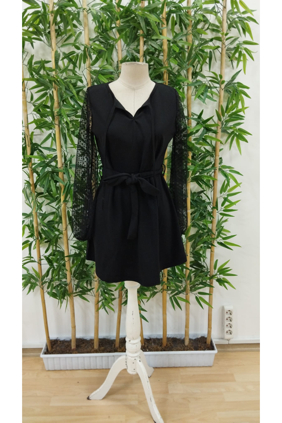 Kadın Uzun Kollu Yakadan Bağcıklı Belden Kuşaklı Ithal Krep Elbise