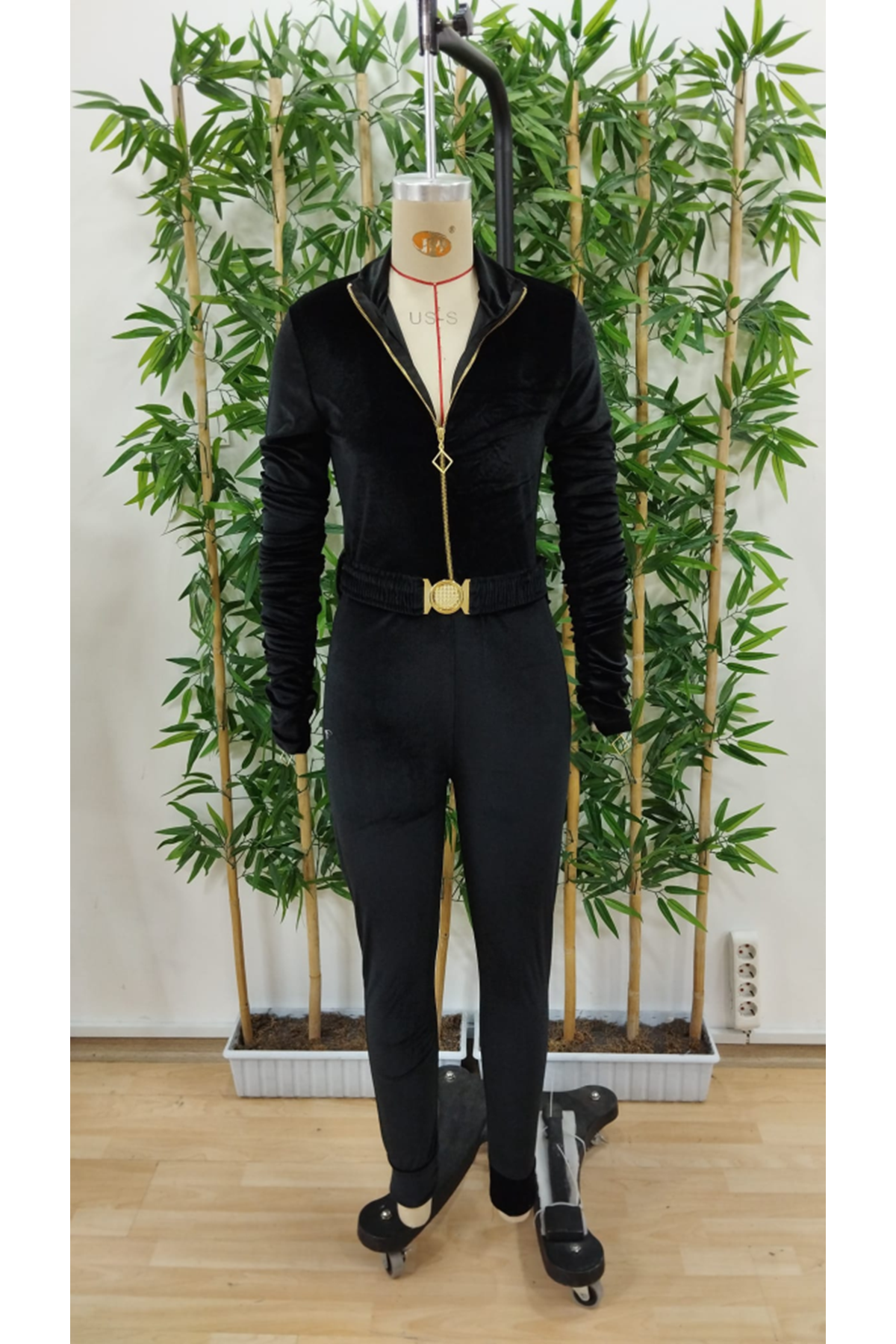 Kadın Uzun Kollu önden Fermuar Detaylı Kemerli Kadife Tulum