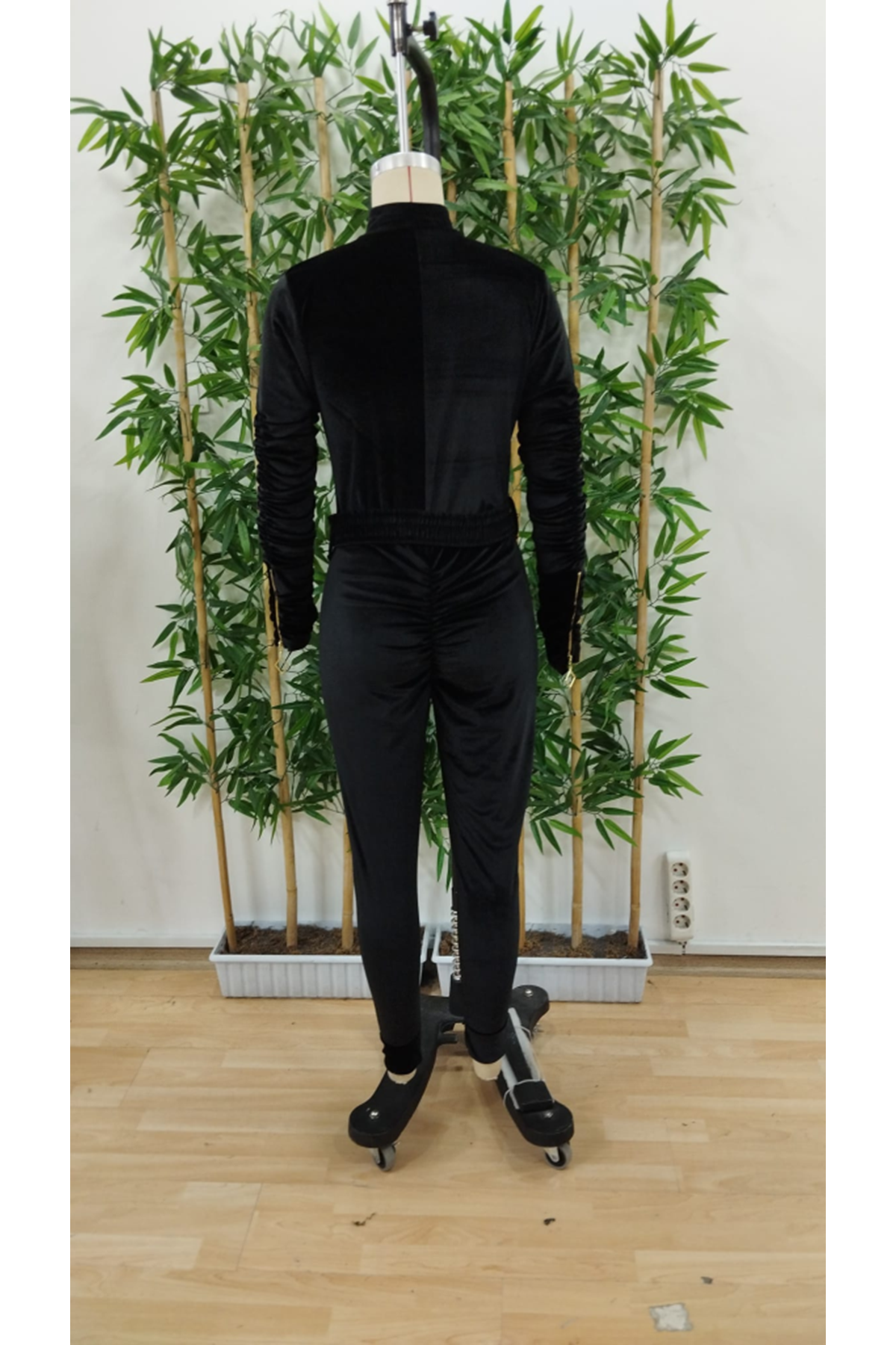 Kadın Uzun Kollu önden Fermuar Detaylı Kemerli Kadife Tulum