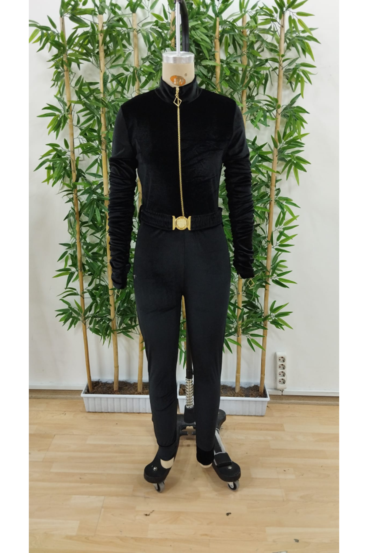 Kadın Uzun Kollu önden Fermuar Detaylı Kemerli Kadife Tulum