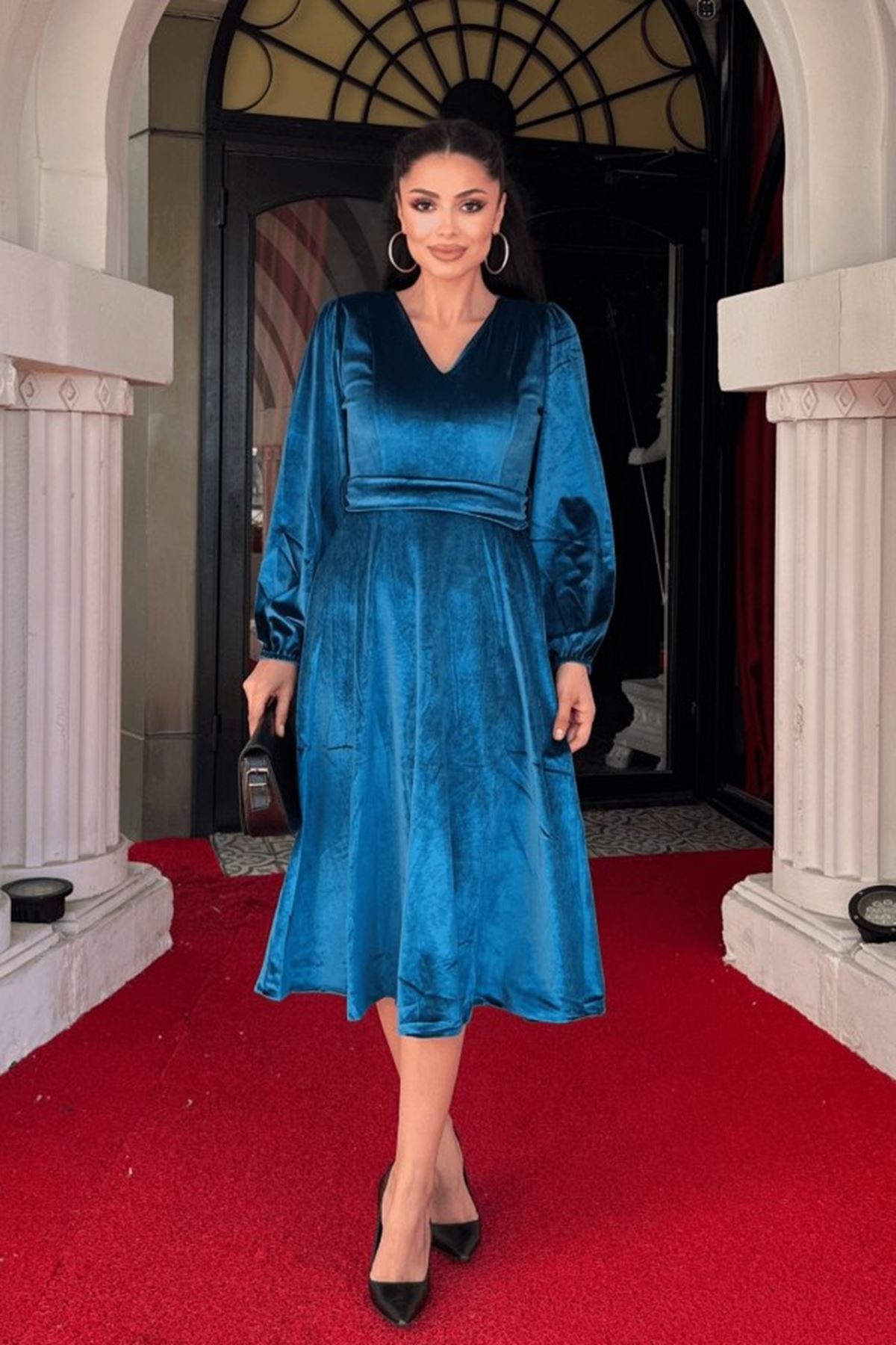 Kadın Uzun Kollu V Yaka Kuşak Dahil Kadife Kumaş Midi Boy Elbise