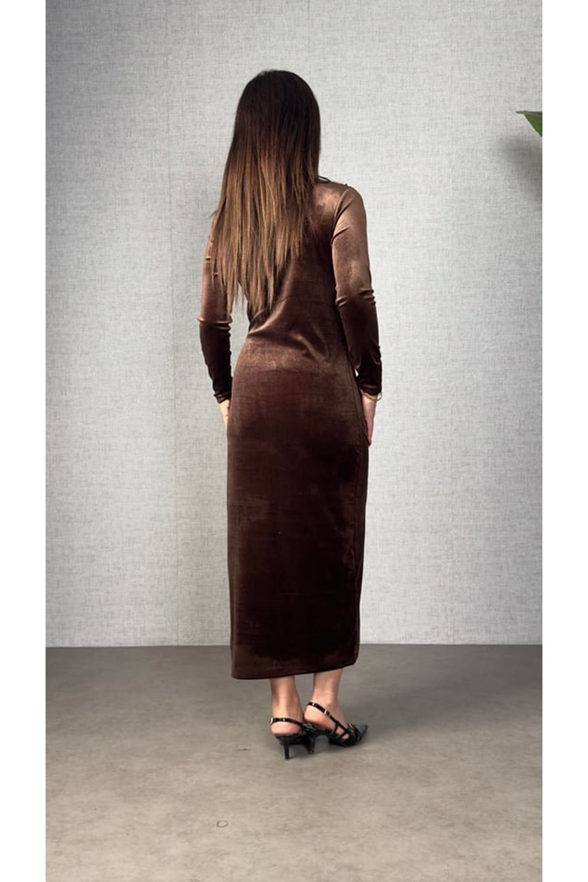 Kadınbalıkçı Yaka Büzgü Ve Taş Işleme Detay Maxi Boy Kadife Elbise