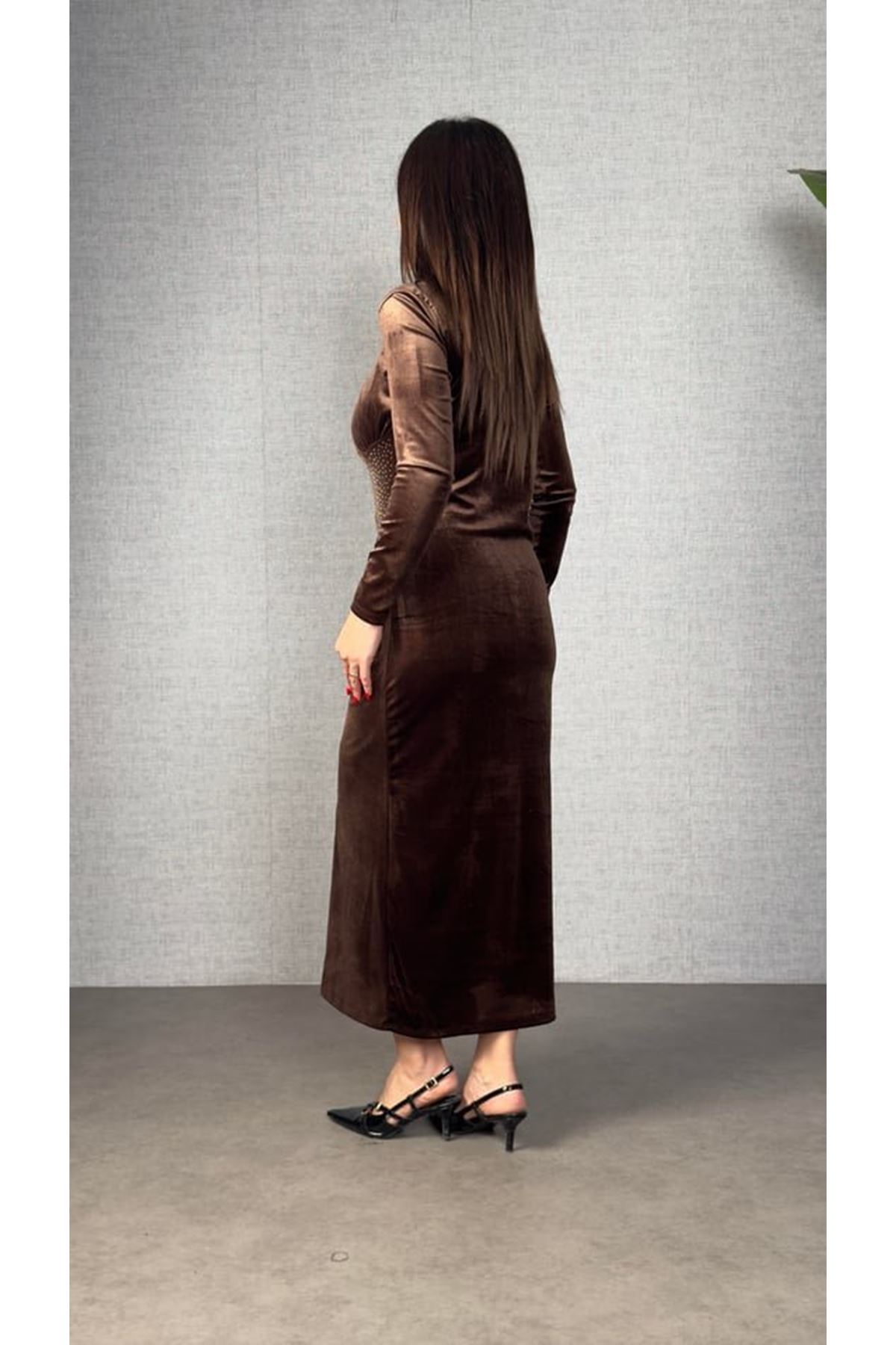 Kadınbalıkçı Yaka Büzgü Ve Taş Işleme Detay Maxi Boy Kadife Elbise