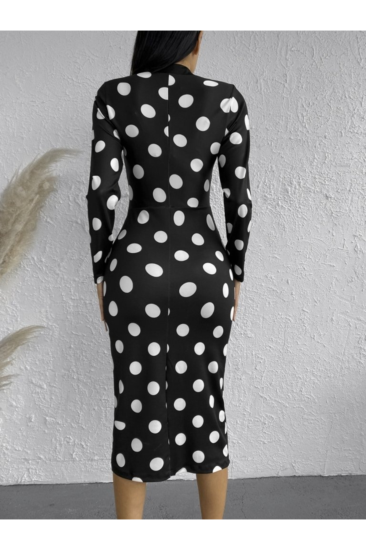 Kadın Uzun Kollu V Yaka Puantiyeli Krep Midi Boy Elbise