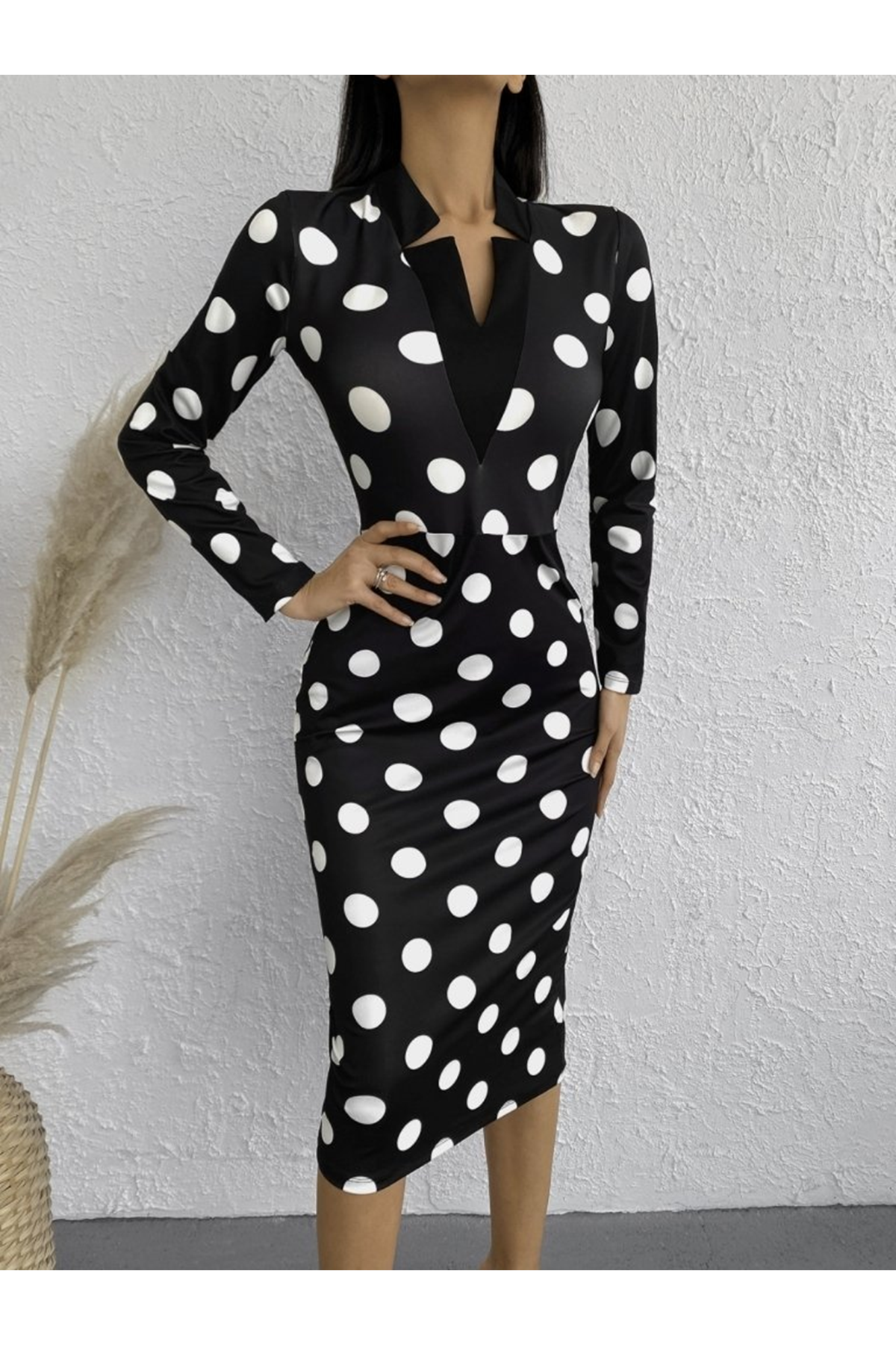 Kadın Uzun Kollu V Yaka Puantiyeli Krep Midi Boy Elbise