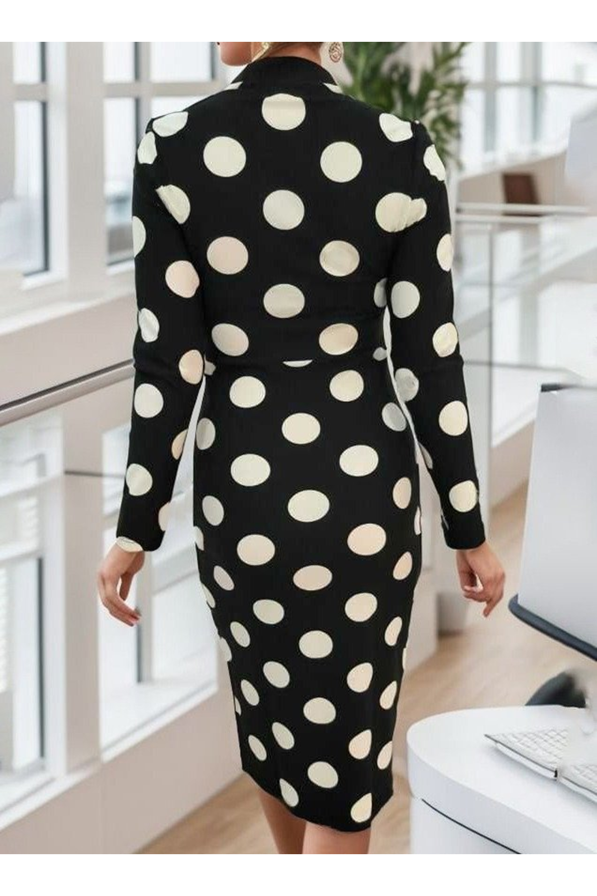 Kadın Uzun Kollu V Yaka Puantiyeli Krep Midi Boy Elbise