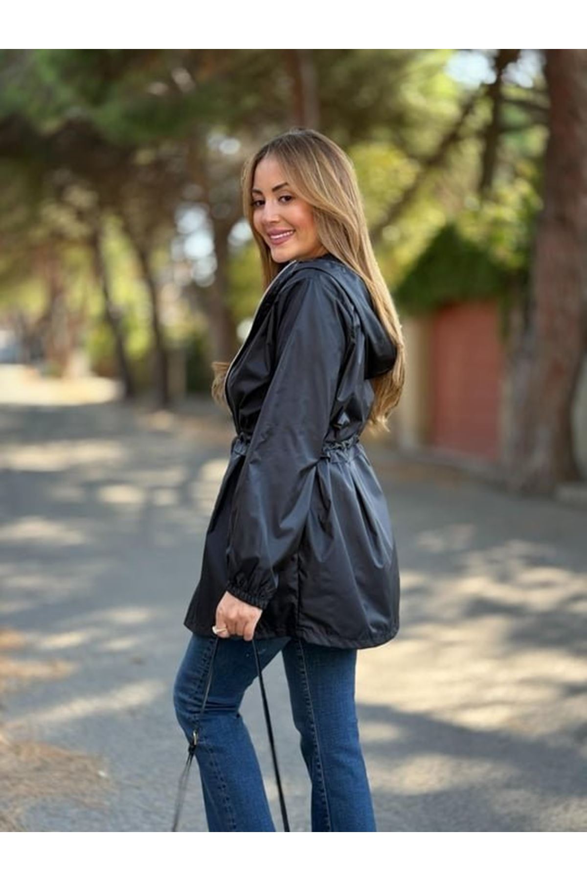 Kadın Kapüşon Ve Büzgü Detay Yağmurluk