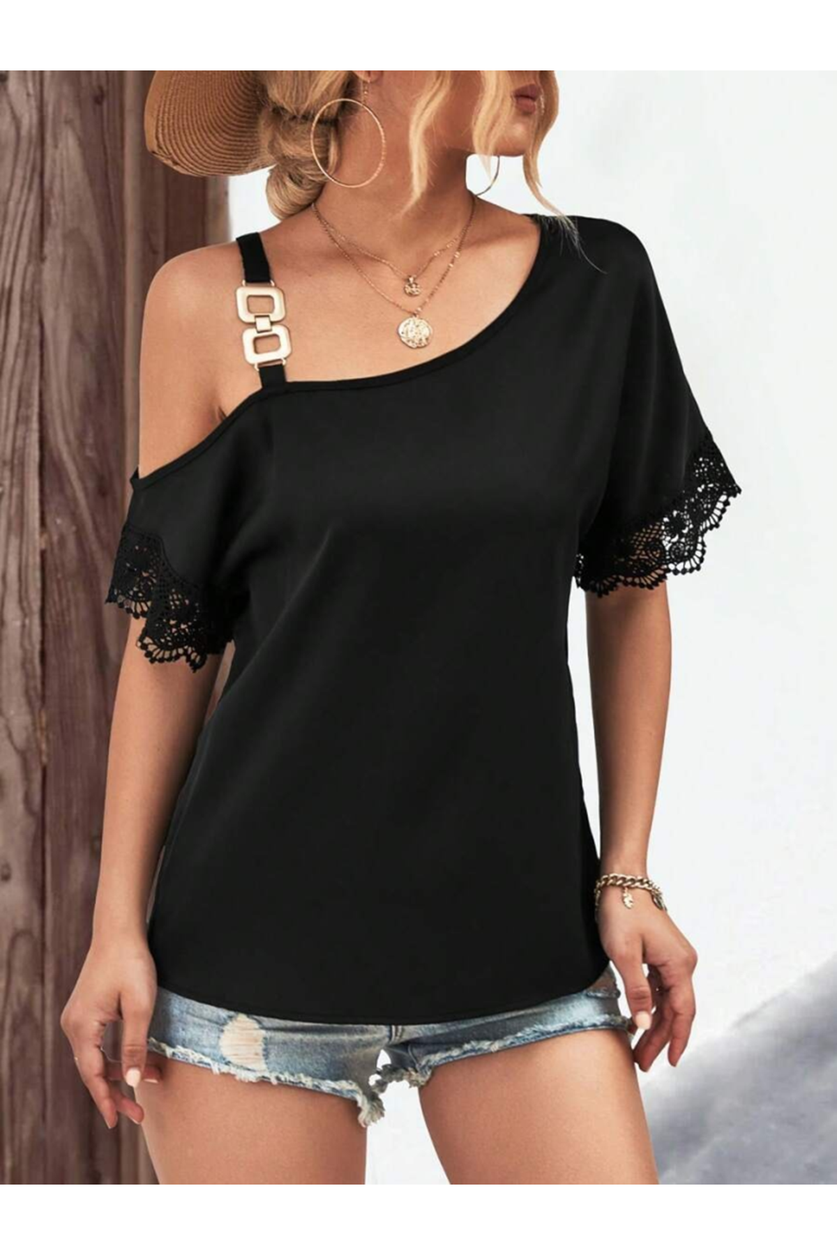 Kadın Tek Omuzu Askılı Kısa Kollu Toka Detaylı Dantelli Viskon Bluz