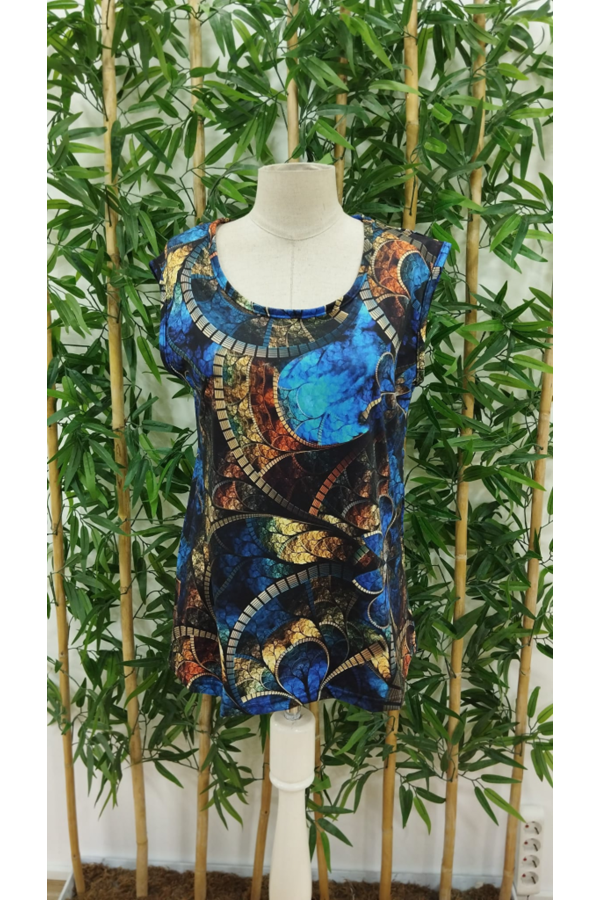 Kadın Sıfır Kol Yuvarlak Yaka Karışık Renkli Baskılı Süprem Bluz