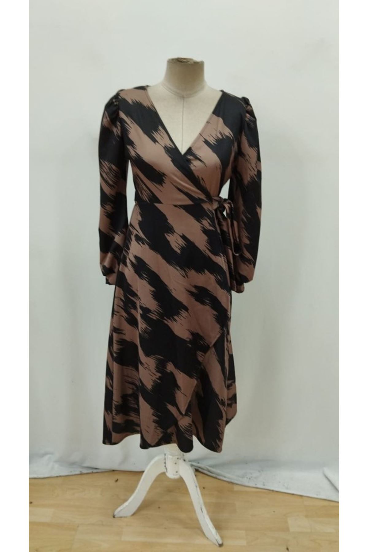 Kadın Uzun Kollu Kruvaze Yakalı Yandan Bağlamalı Desenli Mini Modal Elbise