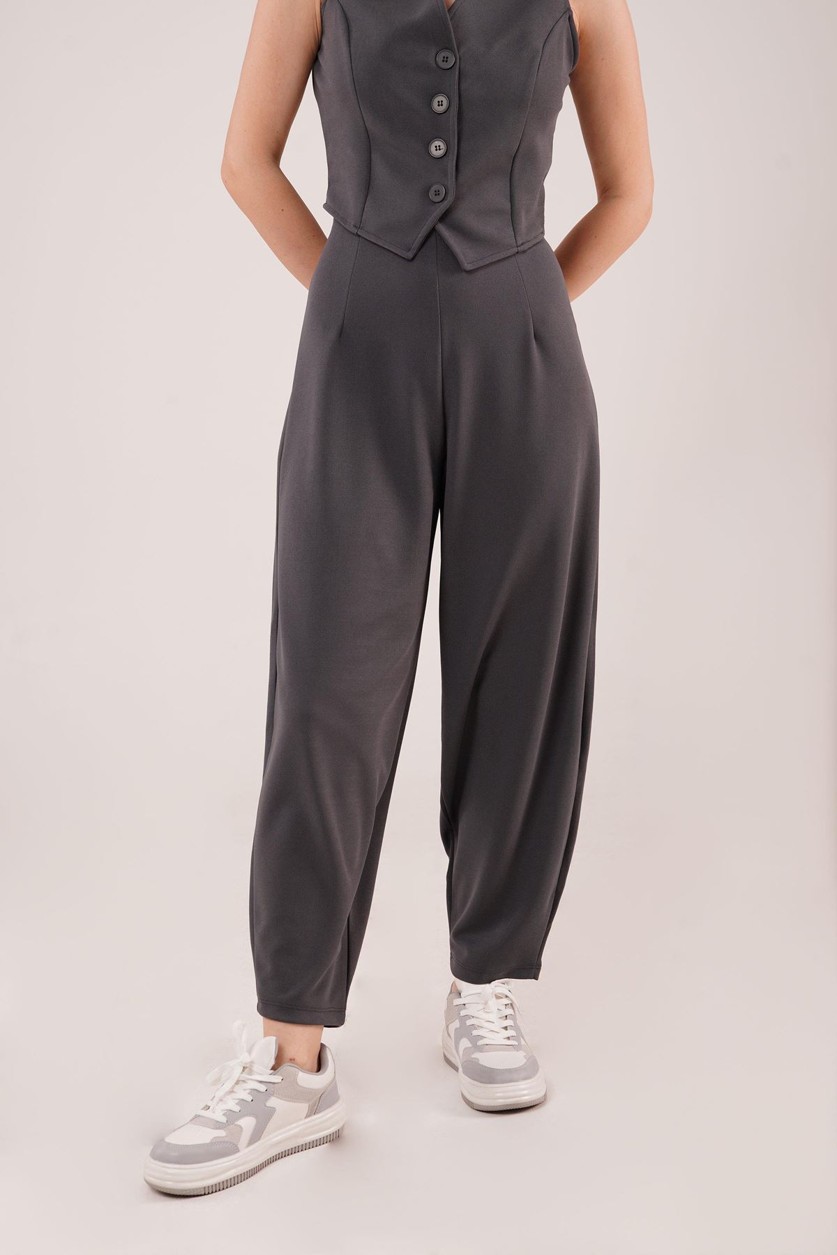 Havuç Kesim Gri Pantolon