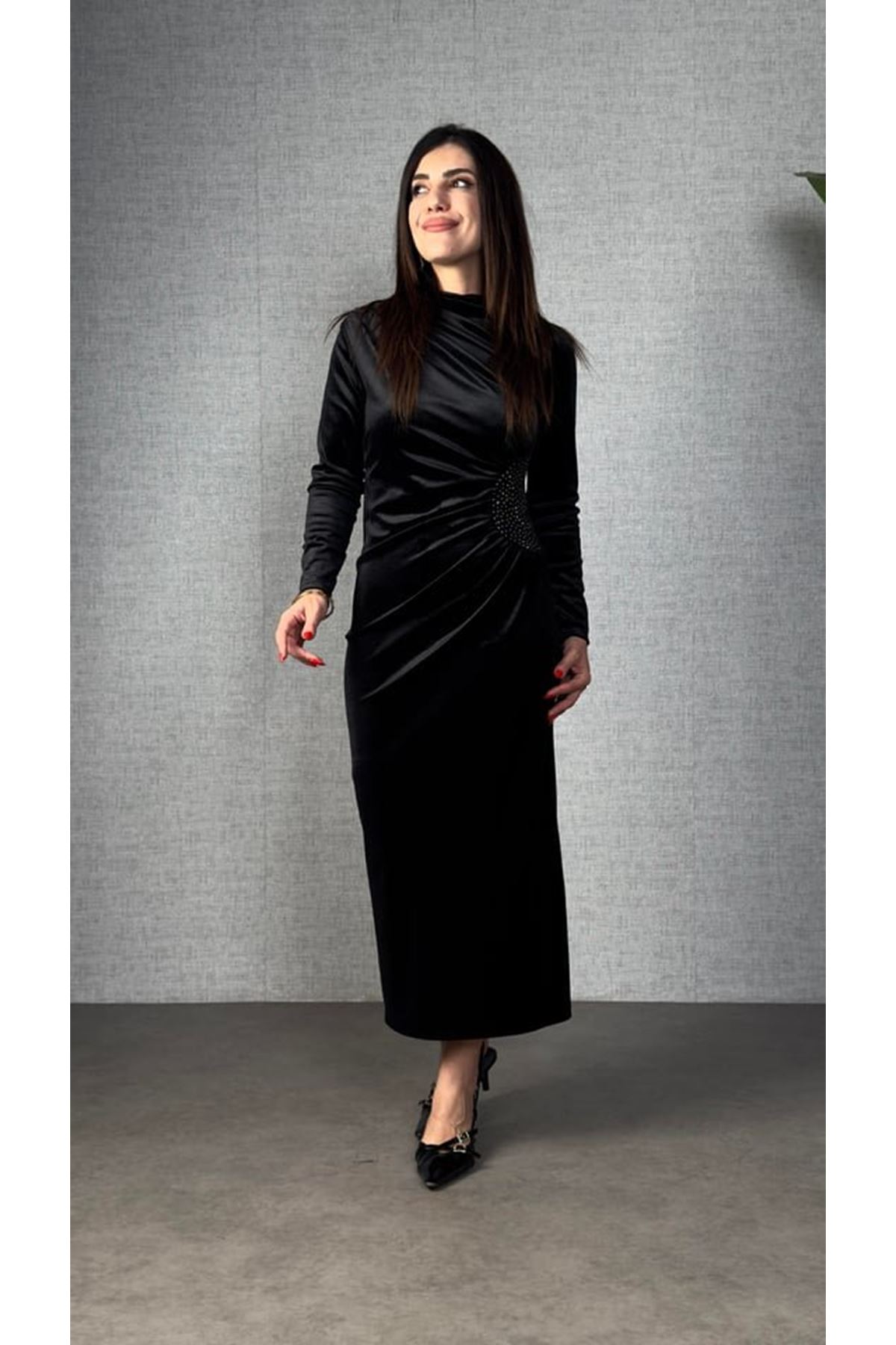 Kadınbalıkçı Yaka Büzgü Ve Taş Işleme Detay Maxi Boy Kadife Elbise