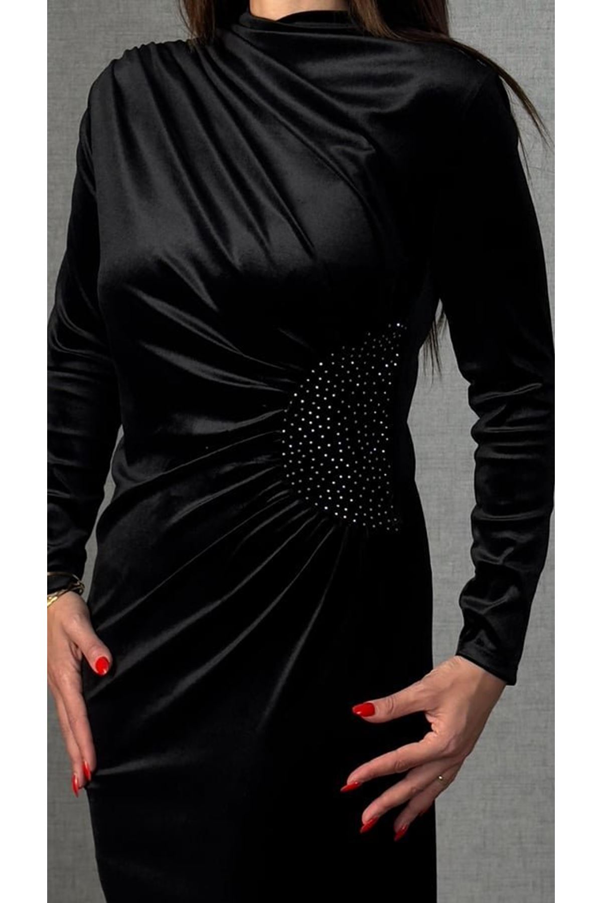 Kadınbalıkçı Yaka Büzgü Ve Taş Işleme Detay Maxi Boy Kadife Elbise