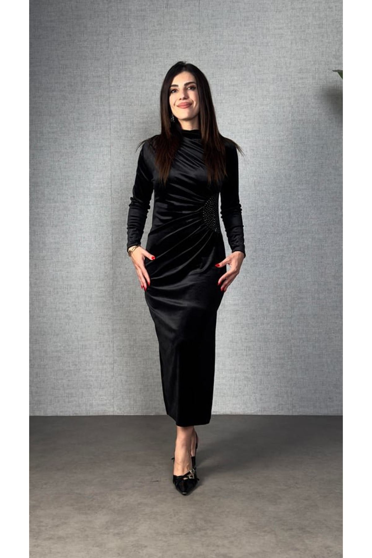 Kadınbalıkçı Yaka Büzgü Ve Taş Işleme Detay Maxi Boy Kadife Elbise