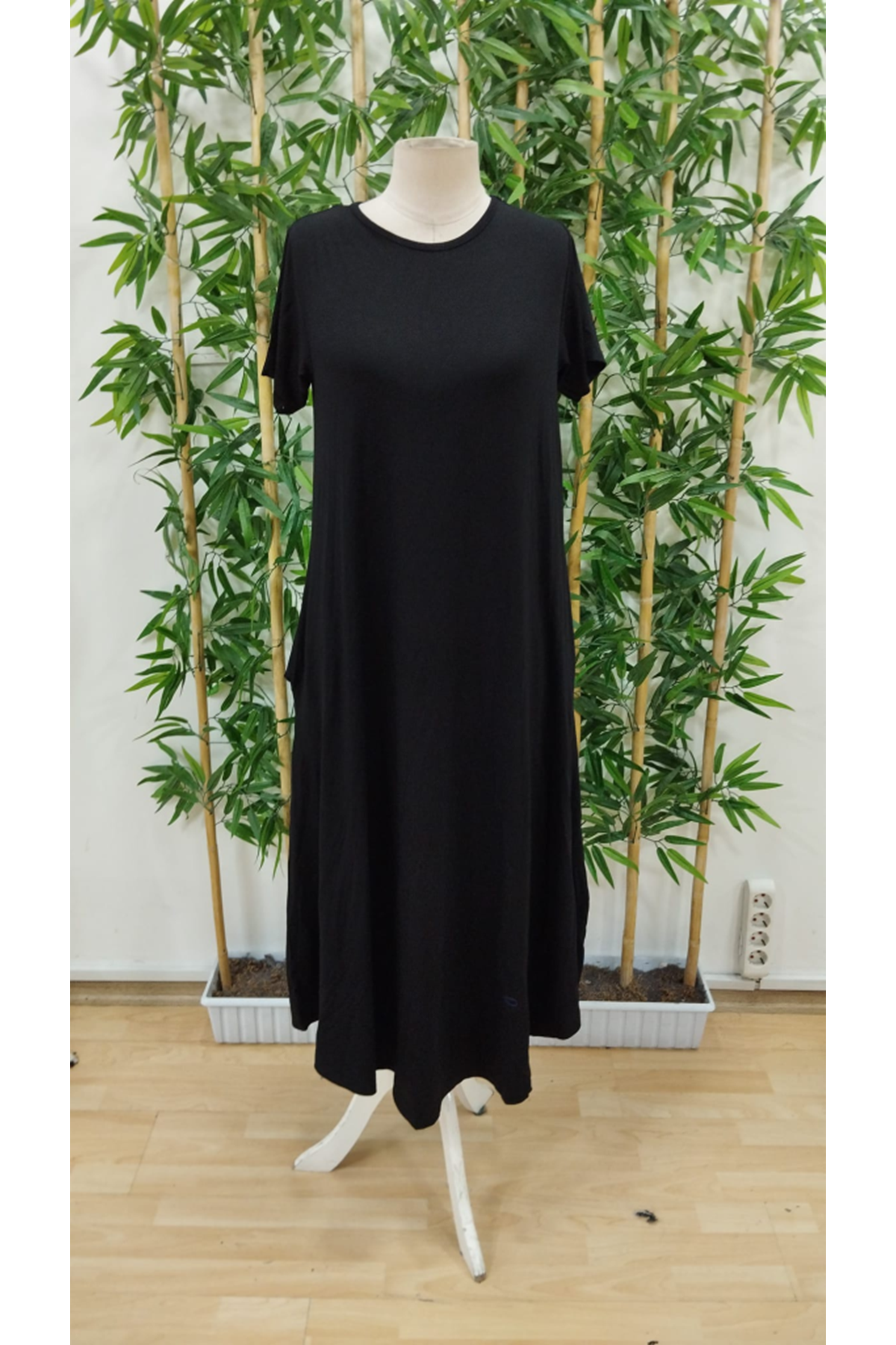 Kadın Kısa Kollu Bisiklet Yaka Cepli Salaş Viskon Elbise