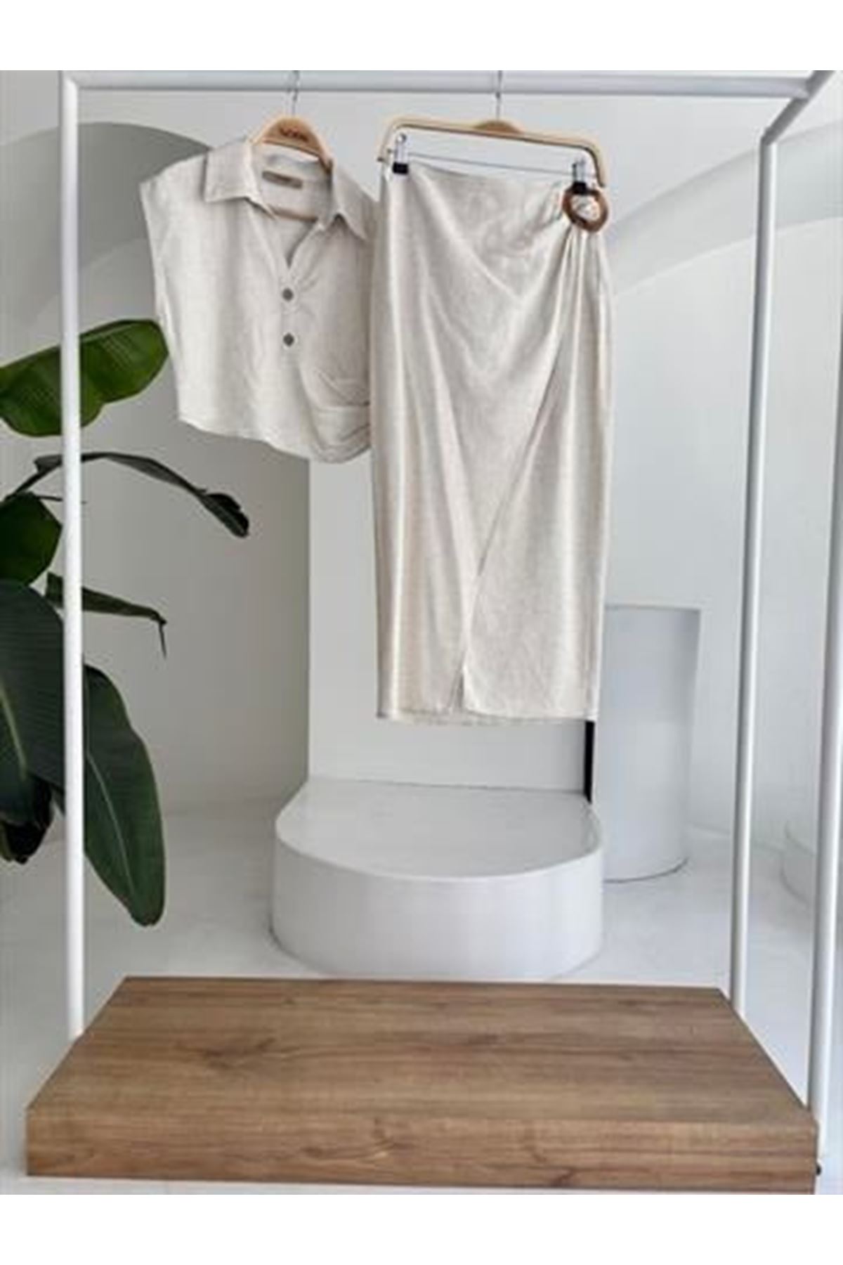 Bluzu Büzgülü Ve Eteği Tokalı Keten Takım 10204