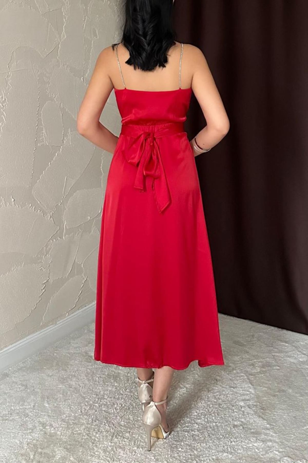 Kırmızı Taş Askılı Prenses Elbise