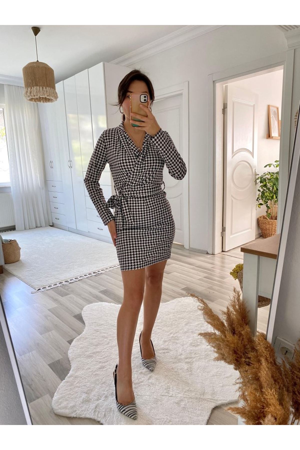 Kadın Uzun Kollu Kruvaze Yaka Bağlamalı Kemer Dalgıç Mini Boy Elbise