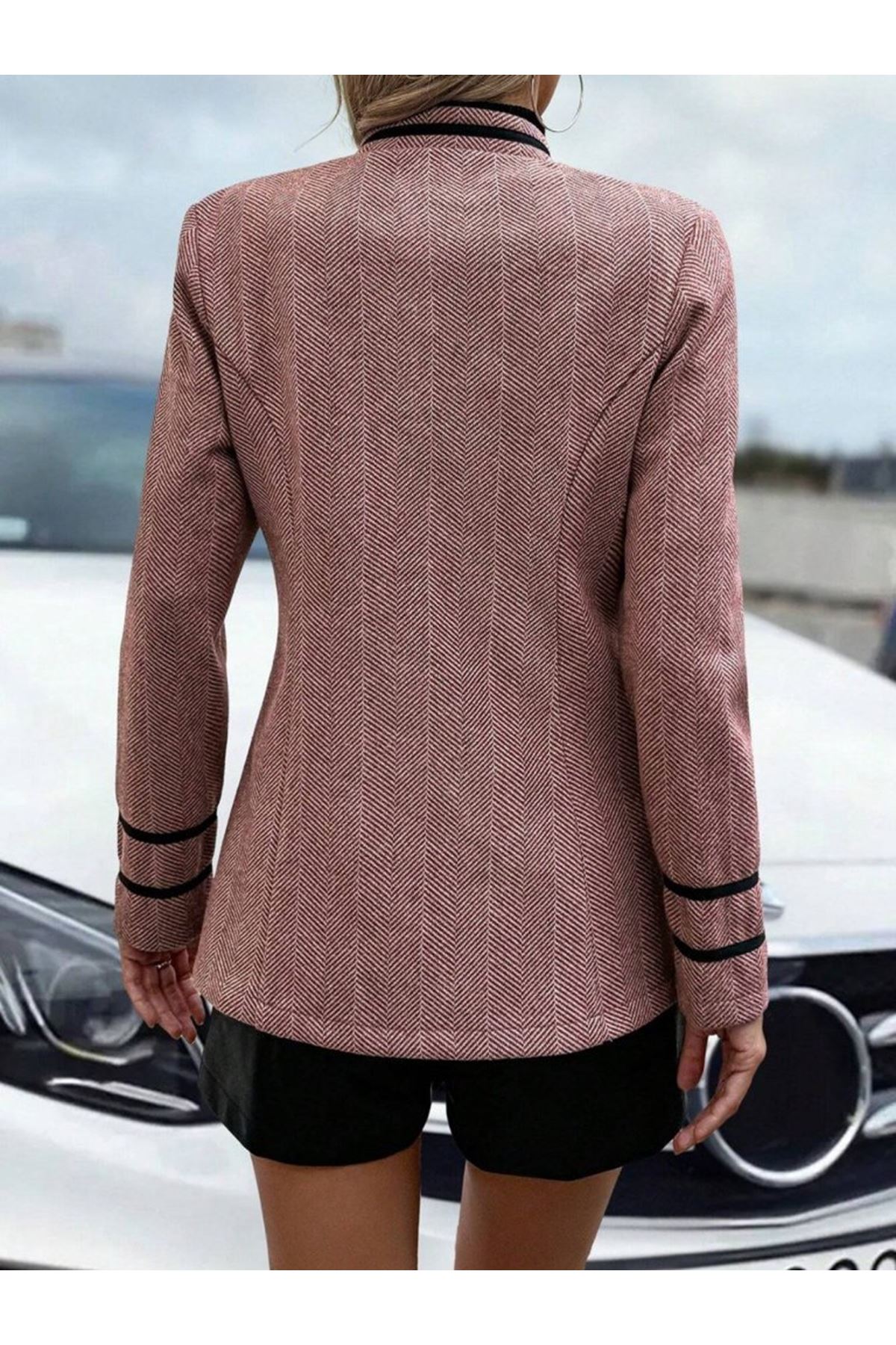 Kadın Uzun Kollu Hakim Yaka Düğme Detaylı Mini Dokuma Ceket