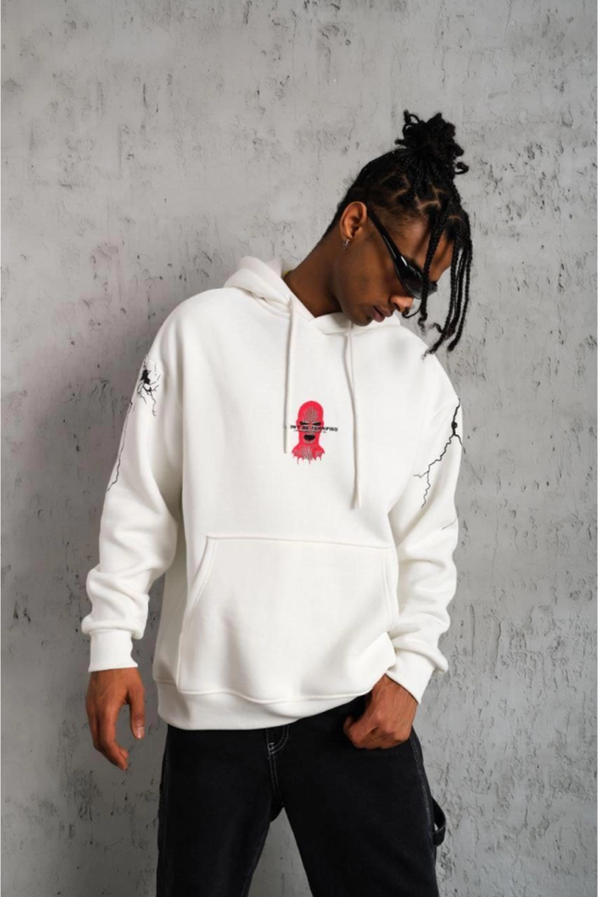 Erkek Oversize Üç İplik Kapüşonlu Sweatshirt – “Don’t Be Terrified” Ön, Sırt Ve Kol Baskılı, Kanguru Cepli, Ribanalı Rahat Model - Beyaz