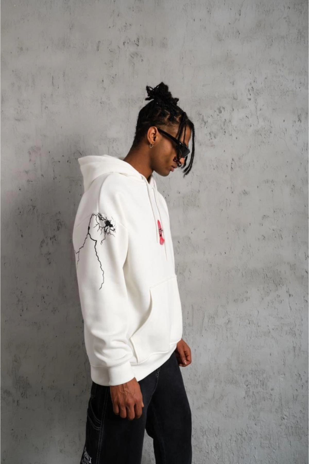 Erkek Oversize Üç İplik Kapüşonlu Sweatshirt – “Don’t Be Terrified” Ön, Sırt Ve Kol Baskılı, Kanguru Cepli, Ribanalı Rahat Model - Beyaz