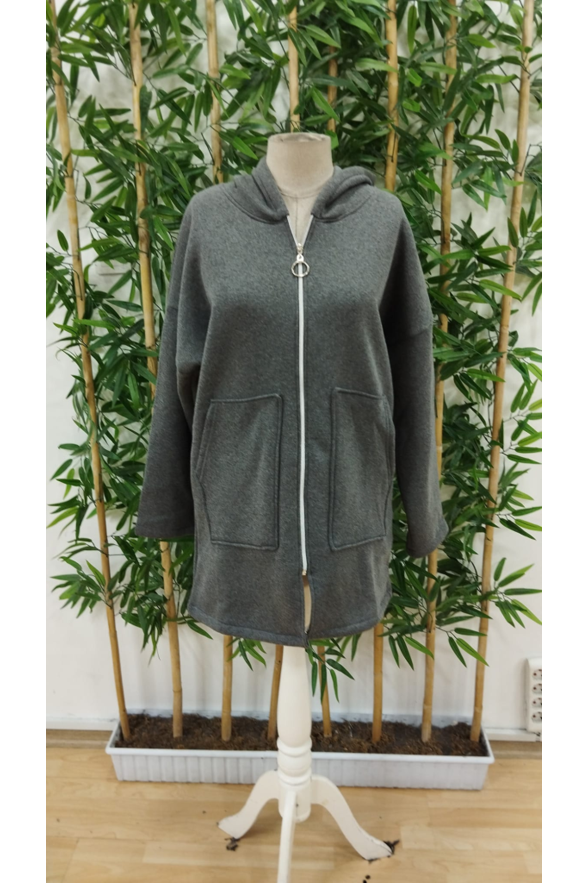 Kadın Uzun Kollu Kapşonlu Fermuar Detaylı Cepli Uzun üç Iplik Ceket