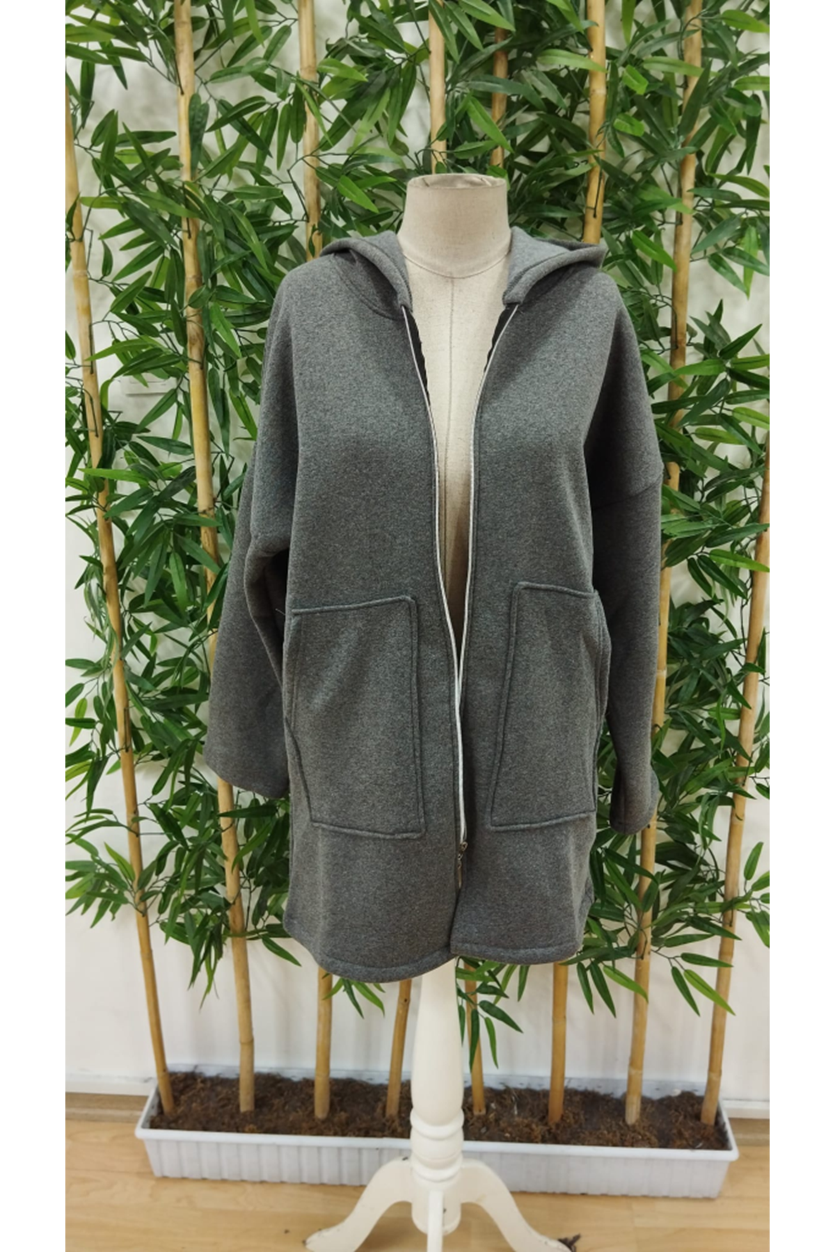 Kadın Uzun Kollu Kapşonlu Fermuar Detaylı Cepli Uzun üç Iplik Ceket