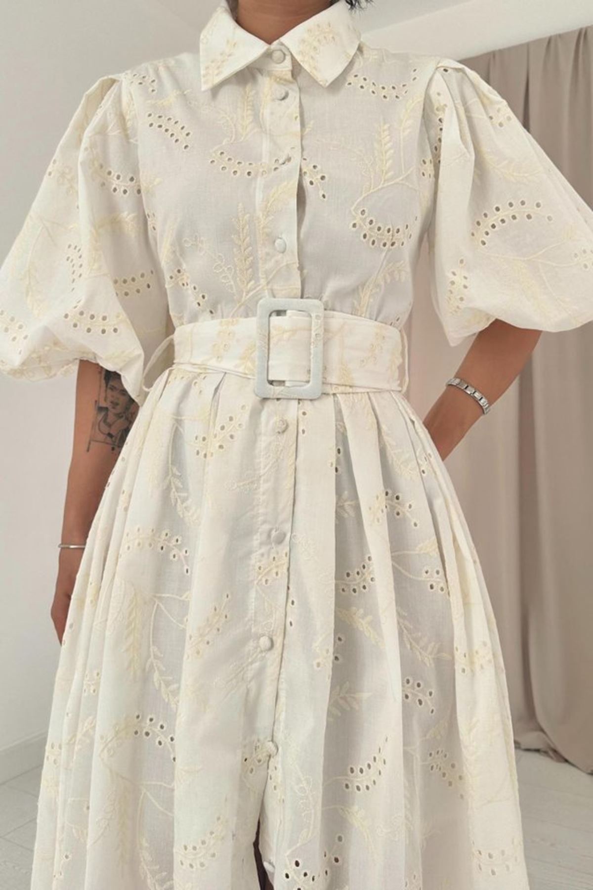 Ekru Pileli Balkon Elbise