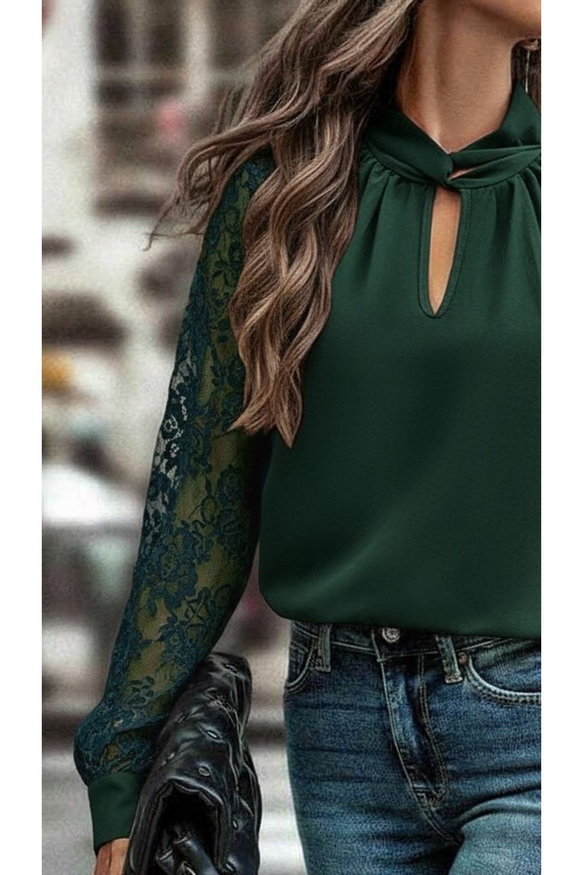 Kadın Uzun Kollu Göğüs Pencere Detay Yaka Boğazlı Kolları Tüllü Sandy Bluz