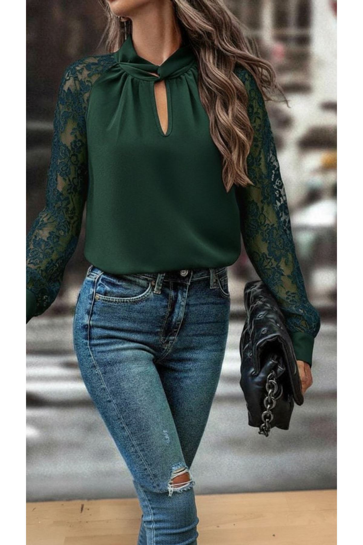 Kadın Uzun Kollu Göğüs Pencere Detay Yaka Boğazlı Kolları Tüllü Sandy Bluz