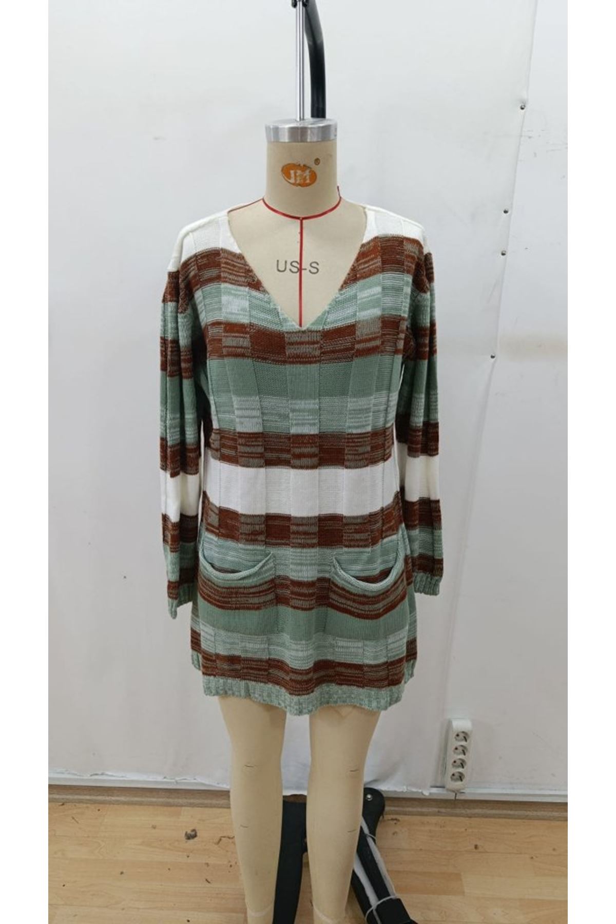 Kadın Uzun Kollu V Yakalı çizgili çok Renkli Triko Mini Elbise