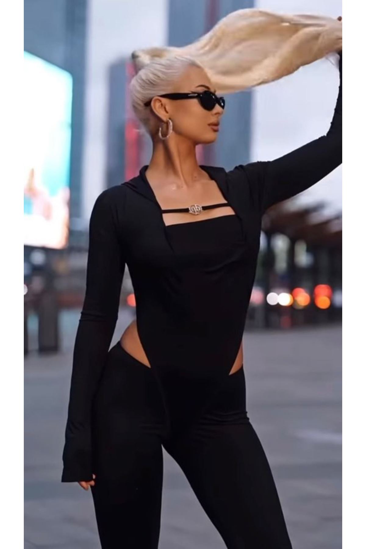 Kadın Uzun Kollu Kare Yaka Toka Ve Bel Dekoltesi Detaylı Tulum Tulum