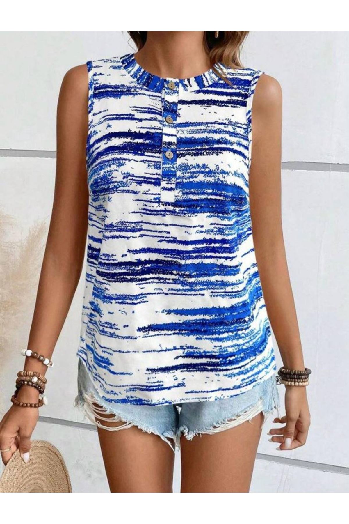 Kadın Düğme Detaylı Kolsuz Mikro Kumaş Bluz