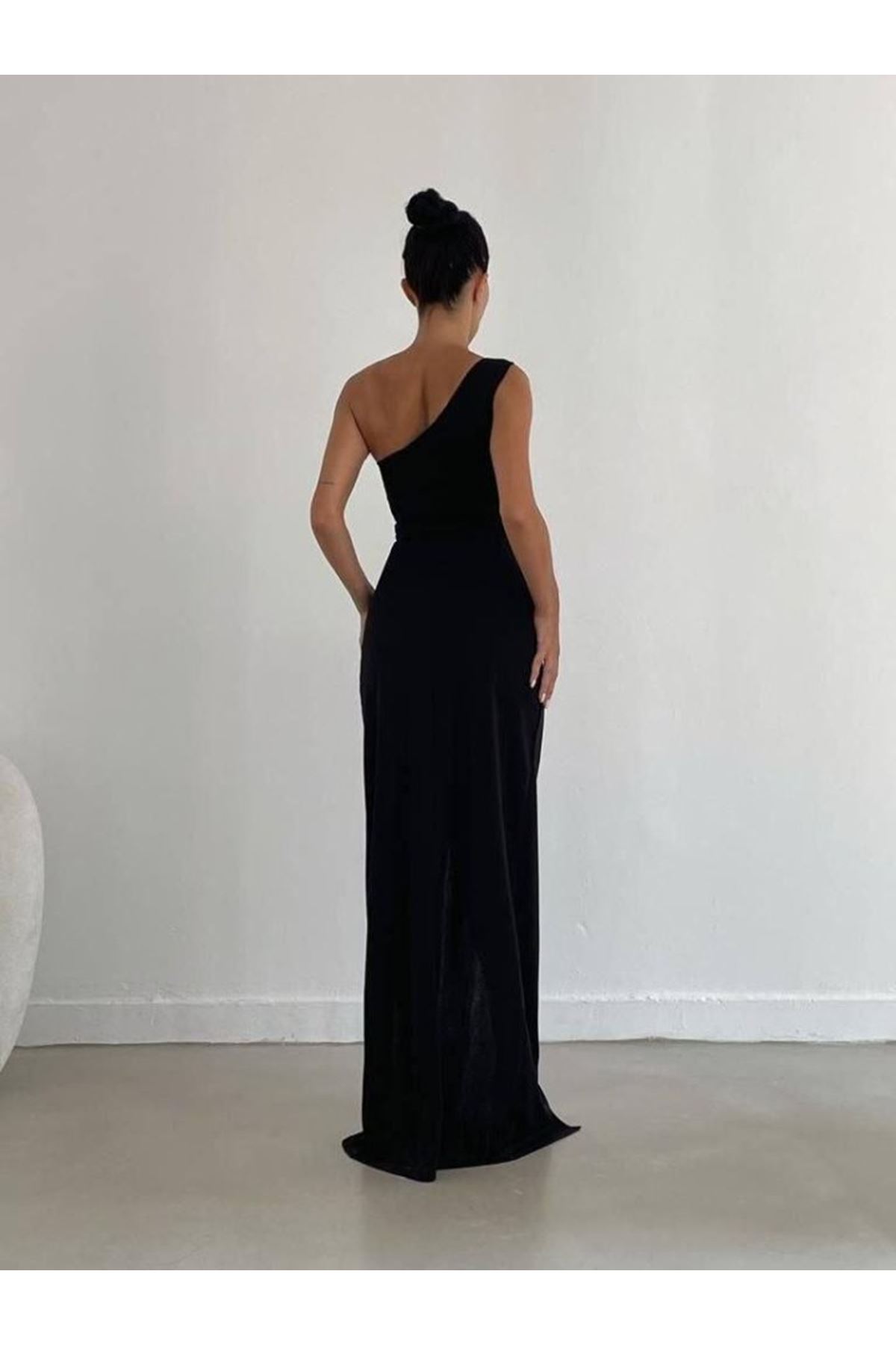 Kadın Dalgıç Krep Kumaş Tek Omuz Yırtmaç Detaylı Maxi Boy Elbise