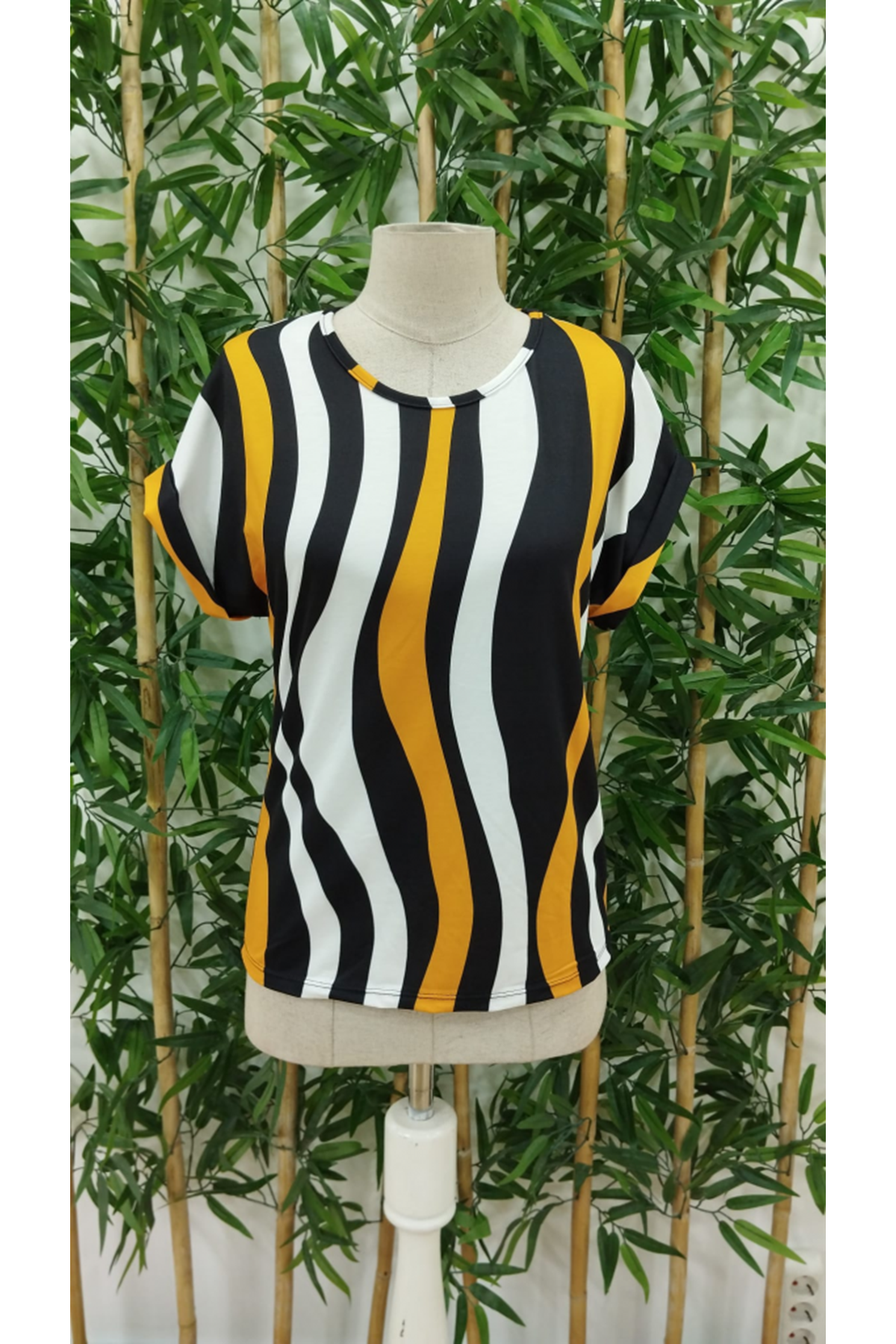 Kadın Kısa Yarasa Kol Bisiklet Yaka Süprem Bluz