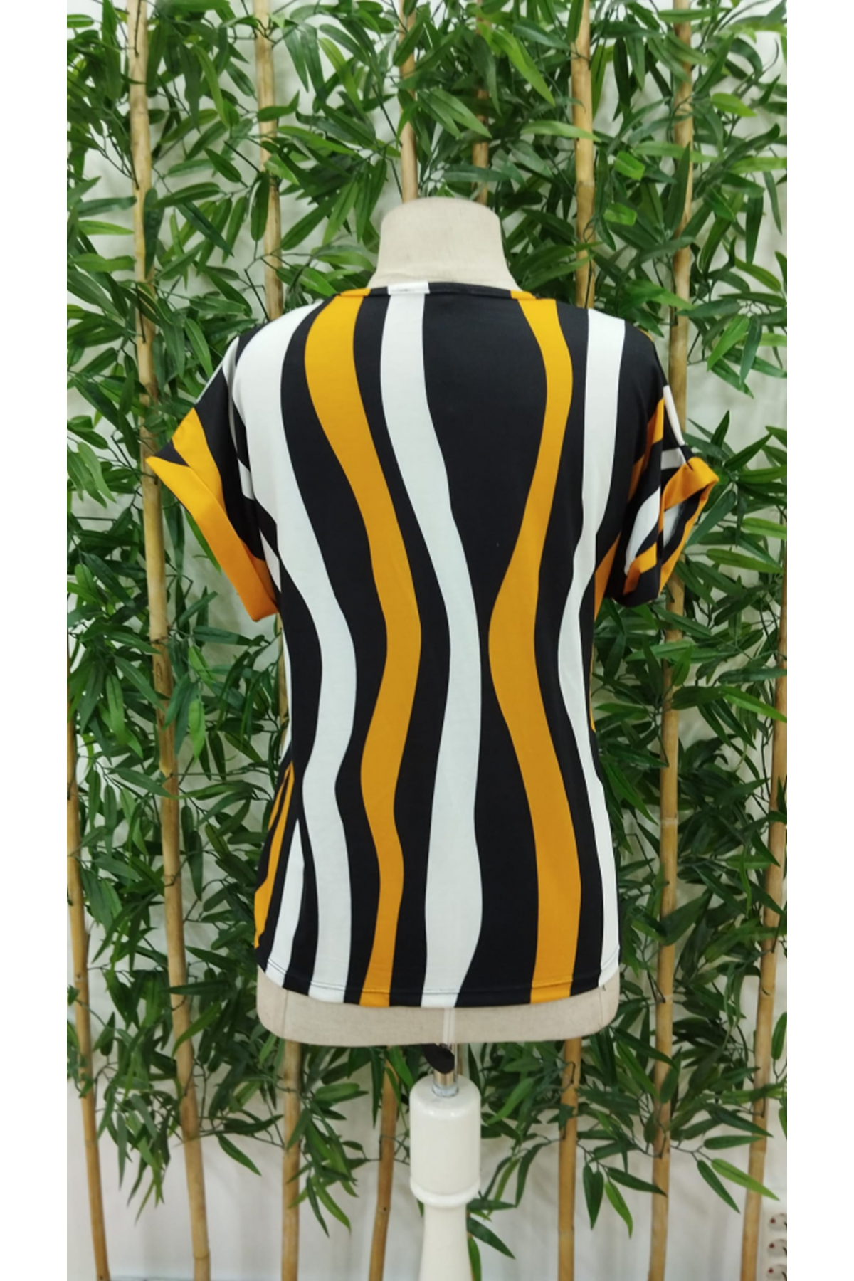 Kadın Kısa Yarasa Kol Bisiklet Yaka Süprem Bluz