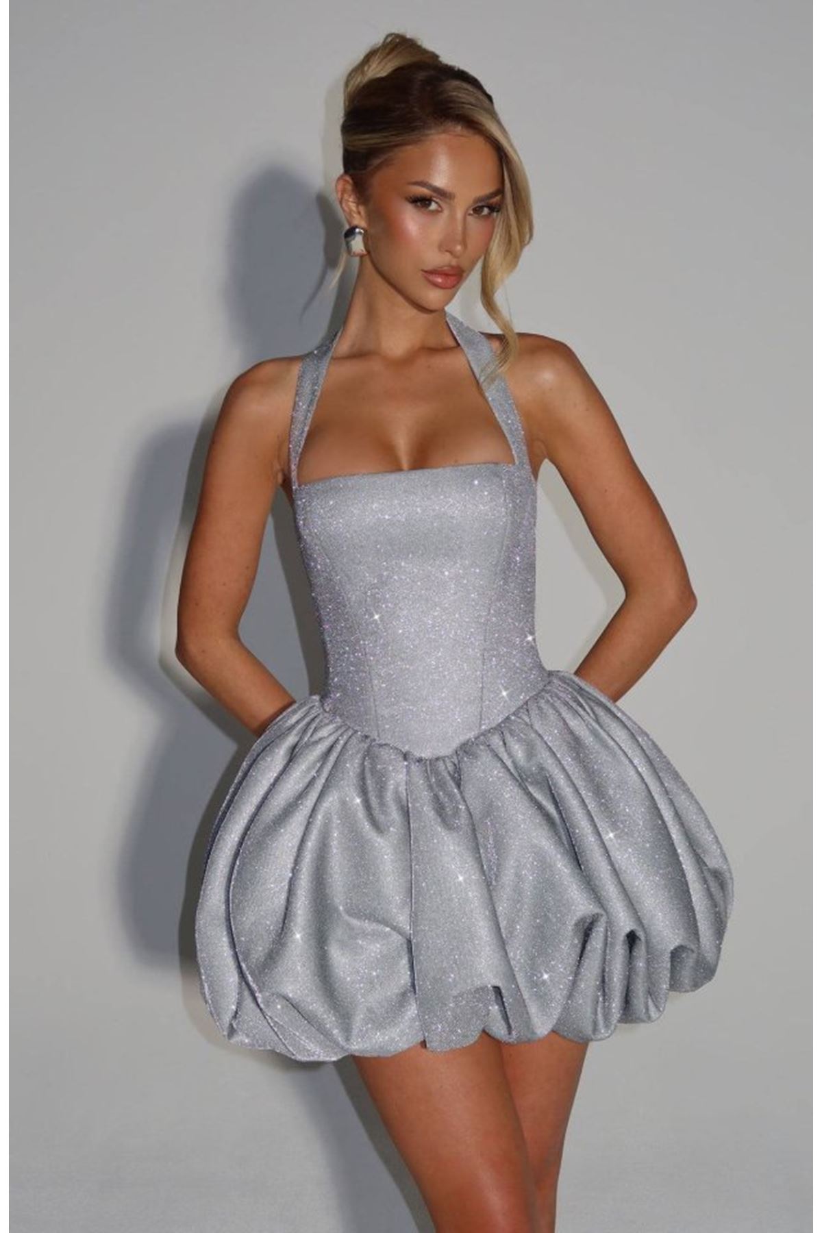 Kadın Halter Yaka Simli Kumaş Sırtı Bağcık Detay Prenses Elbise