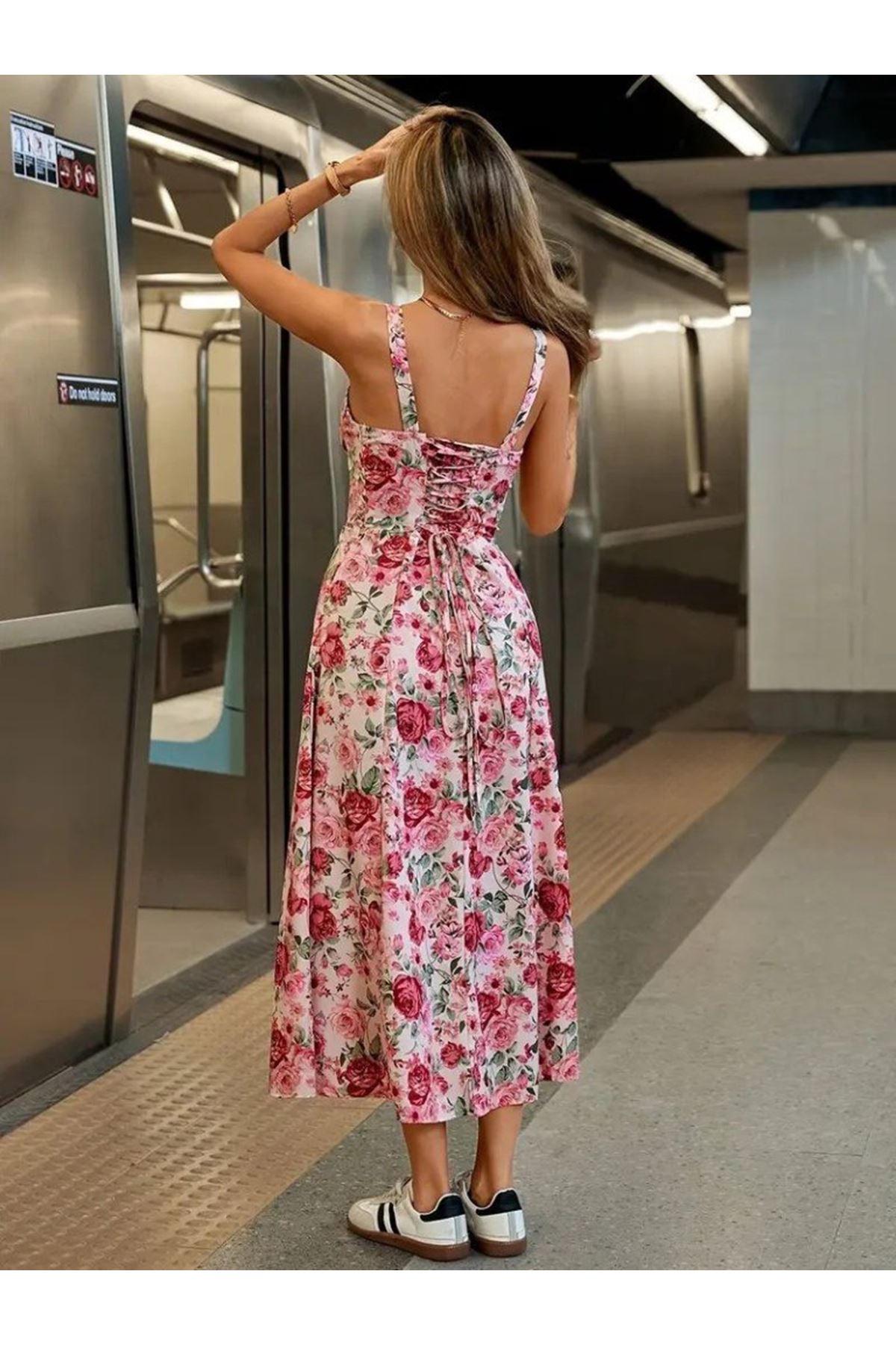 Kadın Askılı Geniş V Yakalı Sırttan Bağlamalı Yırtmaçlı Süprem Elbise