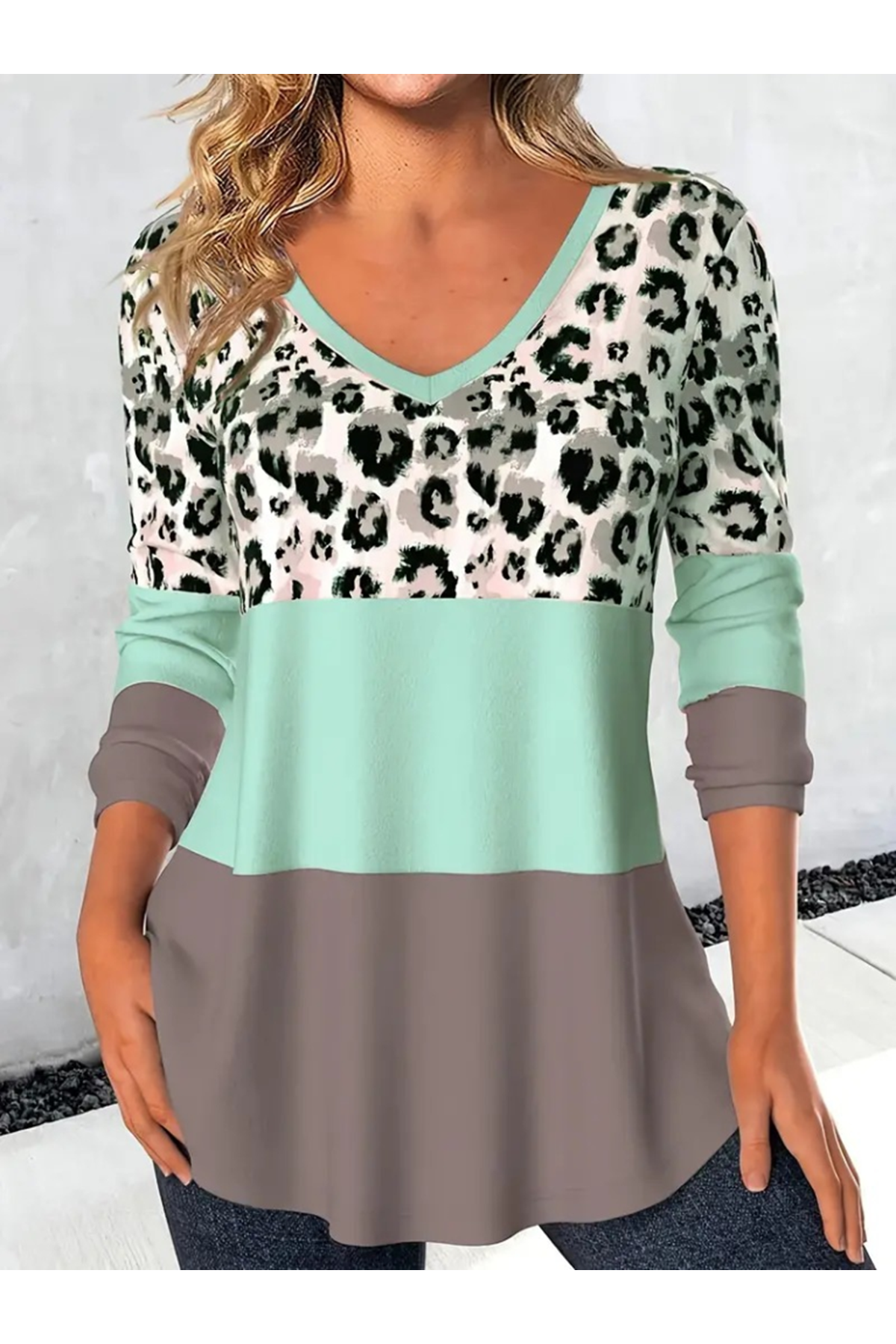 Kadın Uzun Kollu V Yakalı Leopar Baskılı şardonlu Dalgıç Bluz