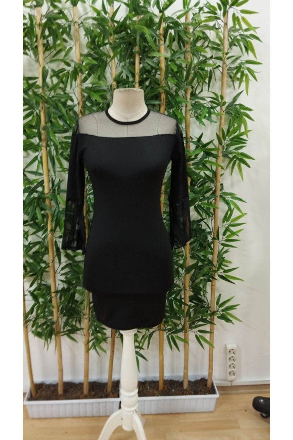 Kadın Uzun şeffaf şerit Kollu Madonna Yaka Vücudu Saran Dalgıç Kısa Elbise