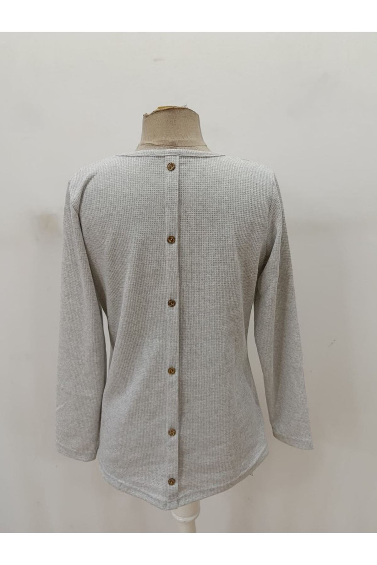 Kadın Uzun Kollu Yuvarlak Yaka Arkadan Düğmeli Waffle Bluz