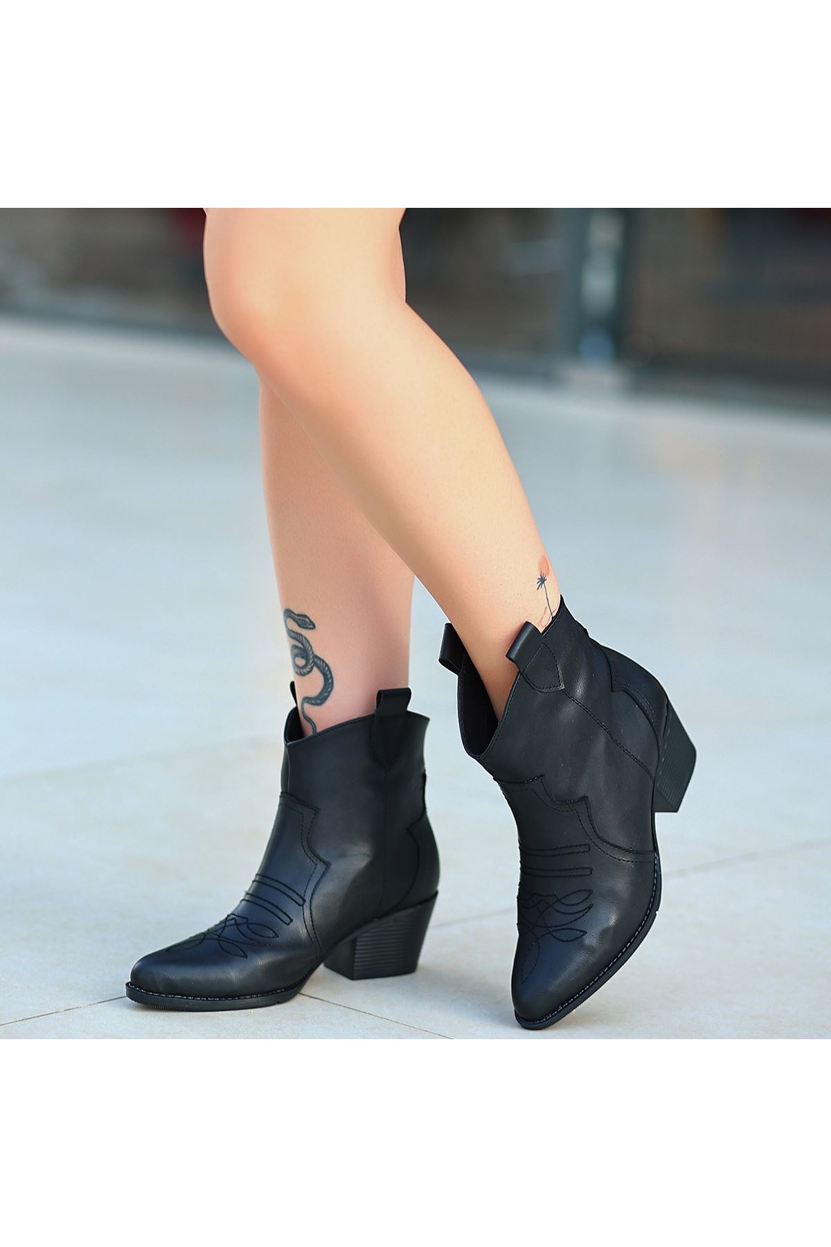 Akver Siyah Cilt Topuklu Bot