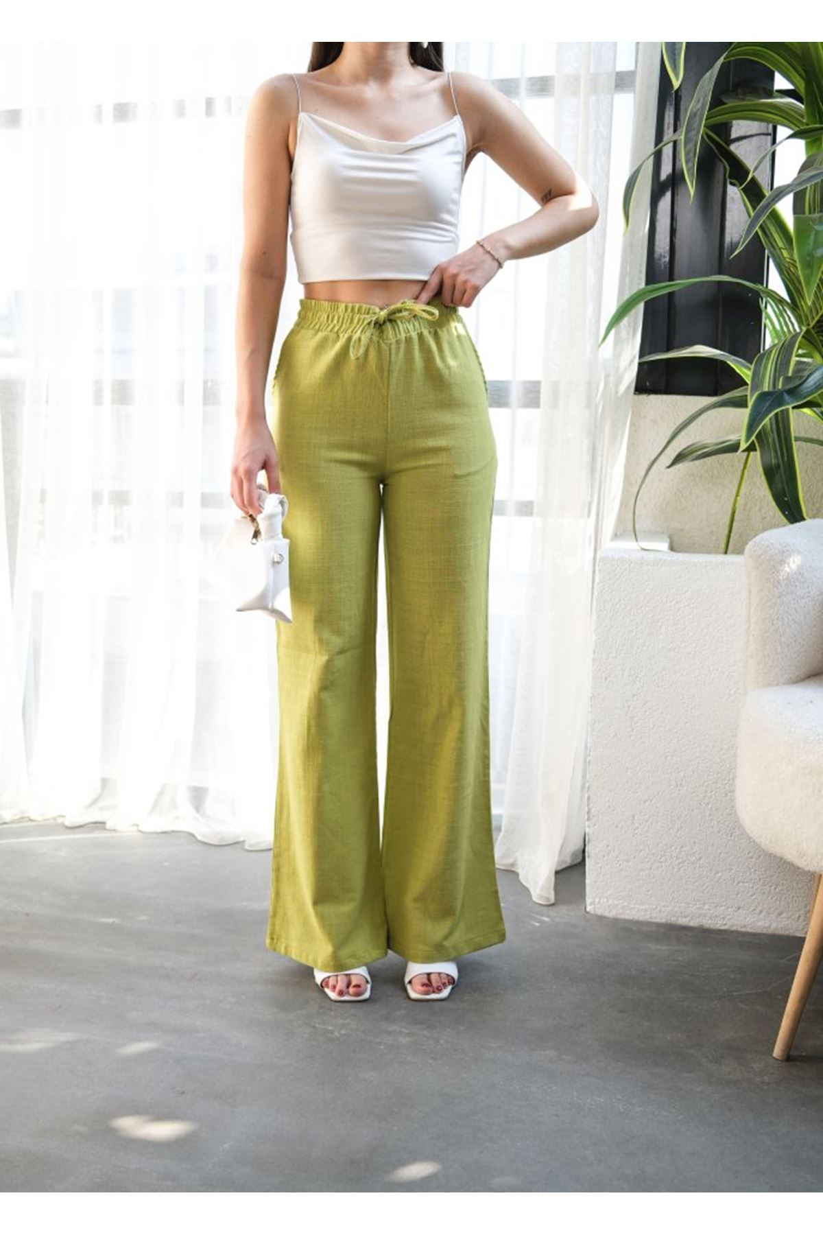 Beli̇ Lasti̇kli̇ Ve Bağcikli Keten Pantolon