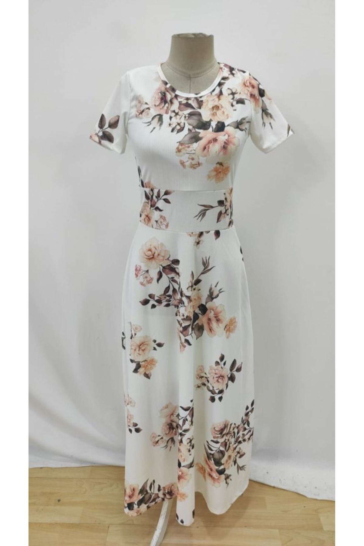 Kadın Kısa Kollu Bisiklet Yaka Puantiyeli Maksi örme Krep Elbise