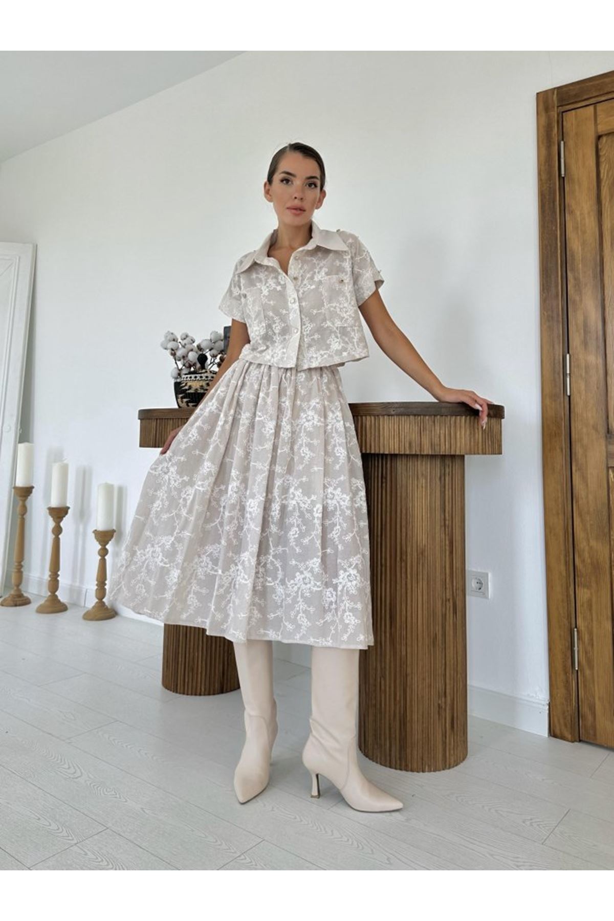 Bej Gömlek Ve Etek Takım